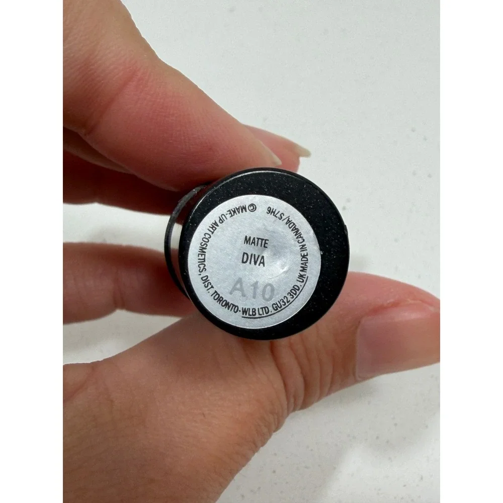 MAC Matte Lipstick Diva Deep Reddish Burgundy A10‎ MINI SIZE